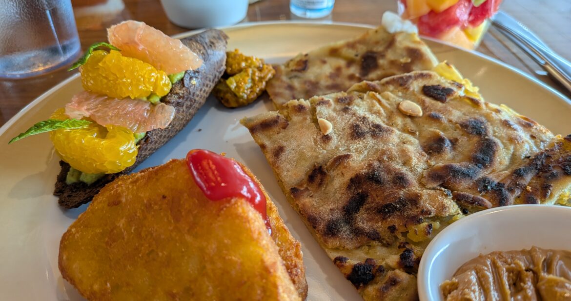 Royal Caribbean Wonder of the Seas cruise as a vegan. Breakfast buffet at the Windjammer