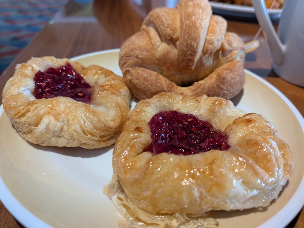 Windjammer cafe - vegan danish
Royal Caribbean Cruise as a vegan